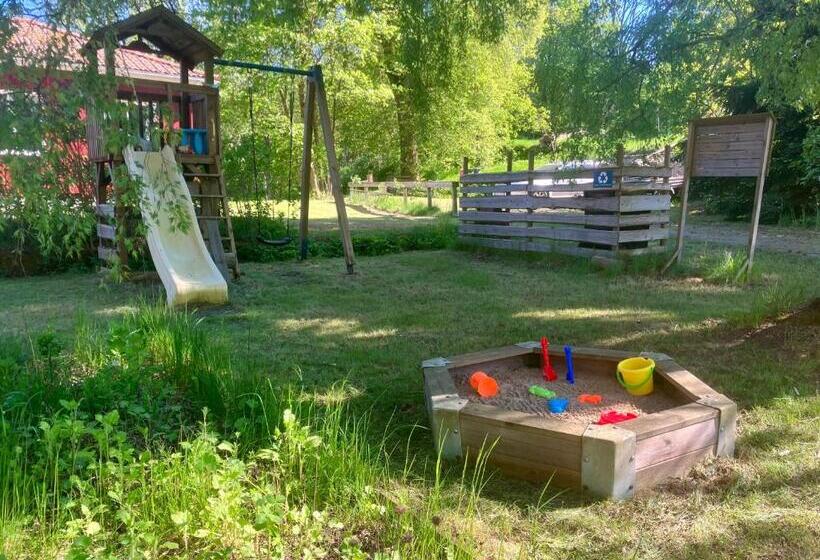 家庭间, Lidhem Herrgård. Bed & Breakfast Och Mindre Lägenheter
