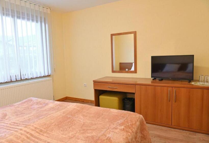 Номер Стандарт с Балконом, къща за гости гранит