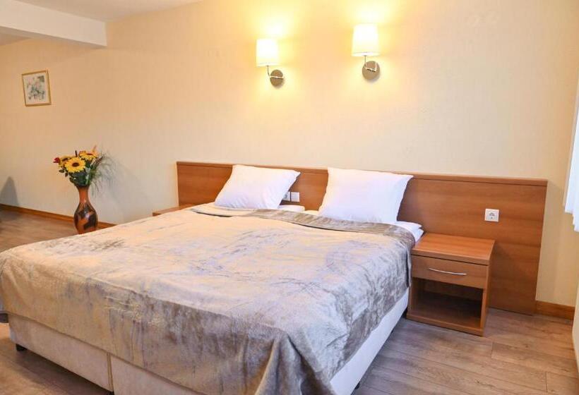 Семейный Номер, къща за гости гранит