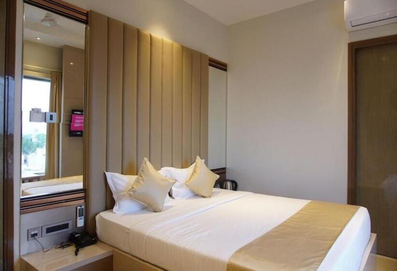اتاق استاندارد, Red Orchid Hotel Kanpur