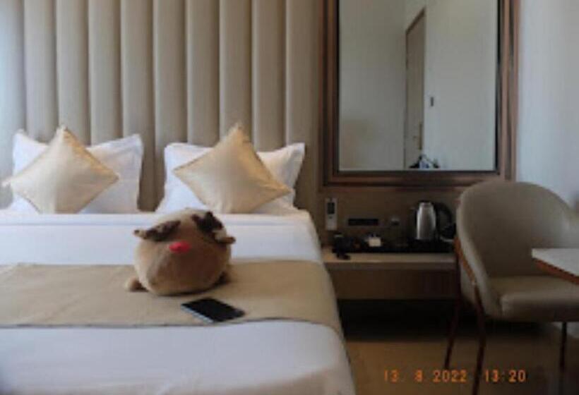 Номер Стандарт, Red Orchid Hotel Kanpur