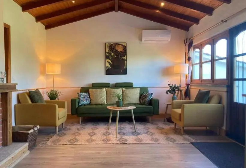 Talo 2 Makuuhuonetta, A Casa Amarela Guesthouse