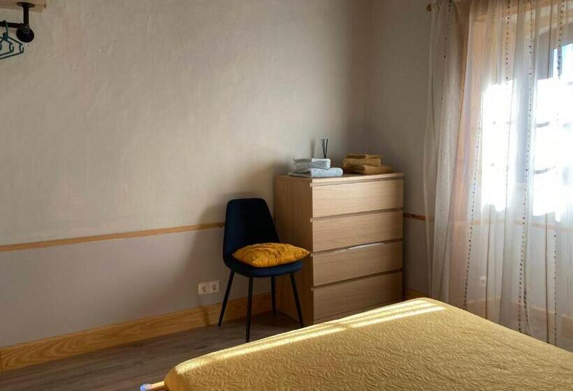 Дом 2 Спальни, A Casa Amarela Guesthouse