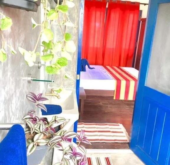 プールビュースタンダードルーム, Seth Villa