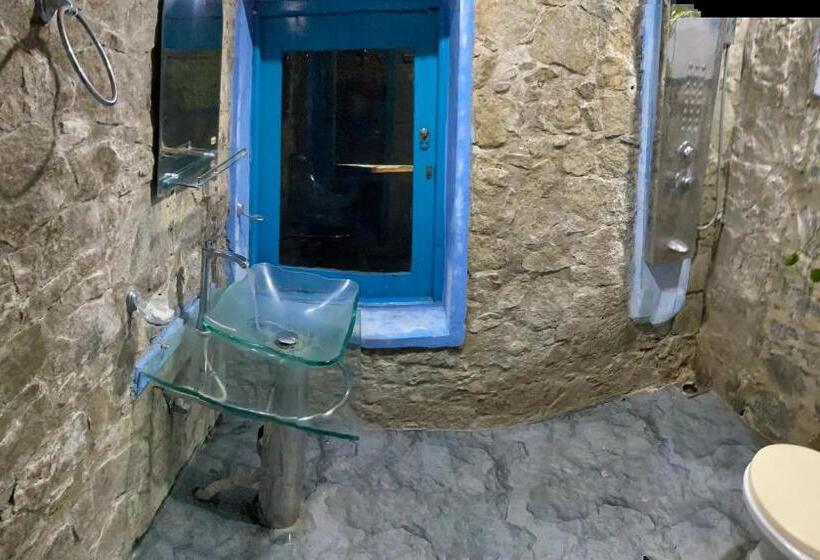 プールビュースタンダードルーム, Seth Villa