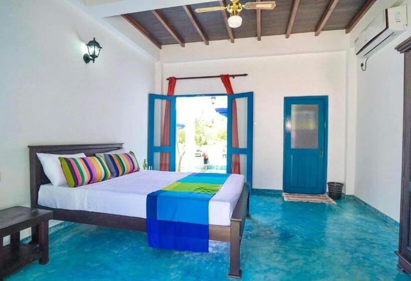 プールビュースタンダードルーム, Seth Villa