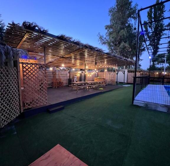 غرفة قياسية مطلّة علي حمام السباحة, Paradise Rose’s