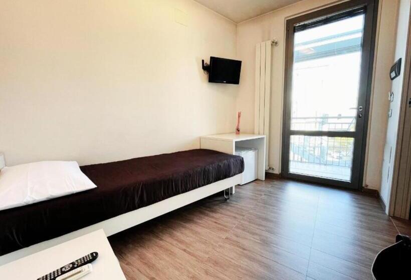 חדר סטנדרט יחיד, Belso