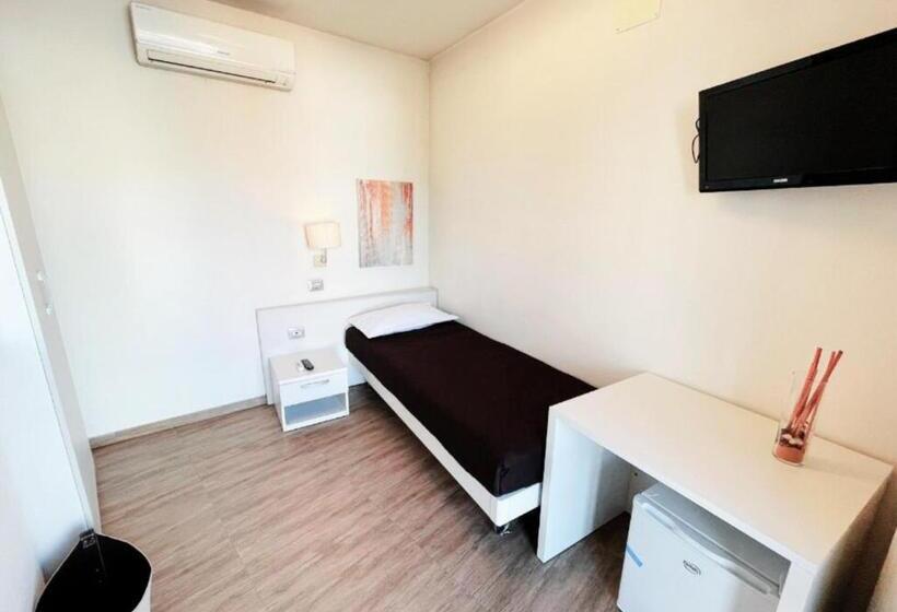 غرفة قياسية فردية, Belso