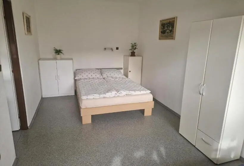 Perhesviitti, Penzión Koliesko