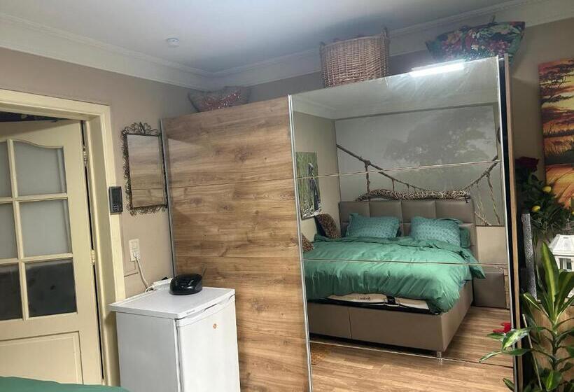 标准间, Jungle Magic Room Near Atomium , Heyzel Stadium