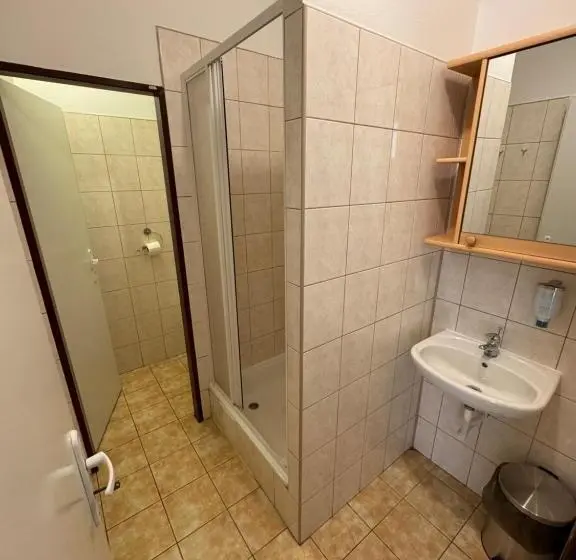 Huoneisto 1 Makuuhuone, D8 Apartmány
