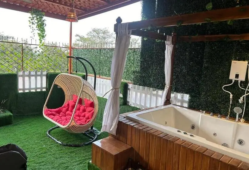 Standard-studio Puutarhanäkymä, Jacuzzi Hut Staycation