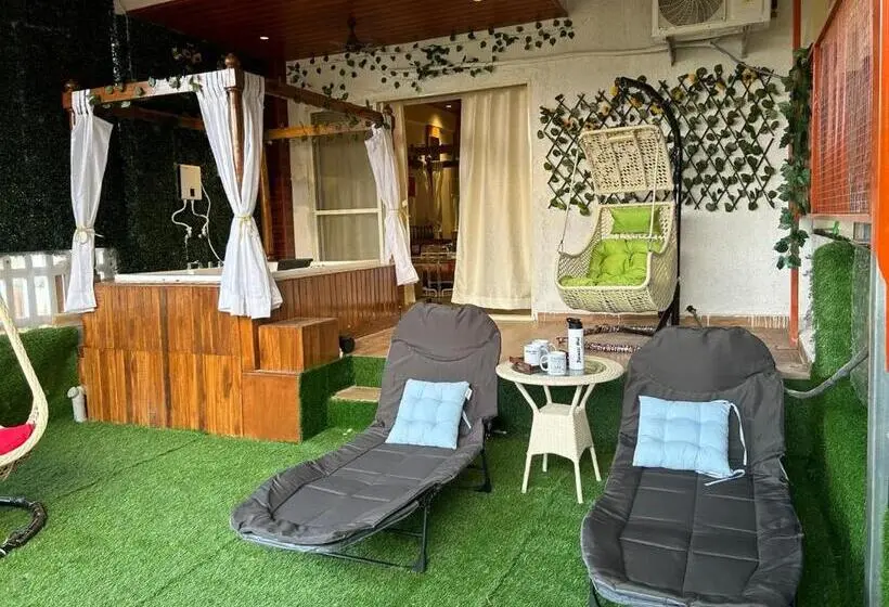 Standard-studio Puutarhanäkymä, Jacuzzi Hut Staycation