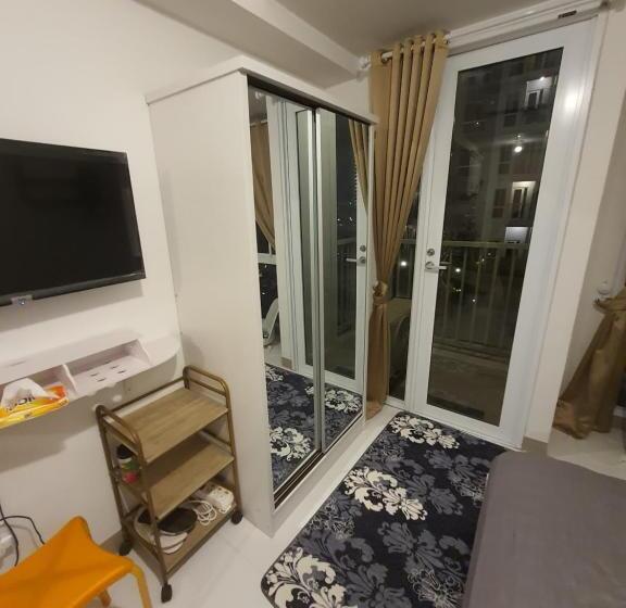 Студио Стандарт с Балконом, Tokyo Riverside Apartemen