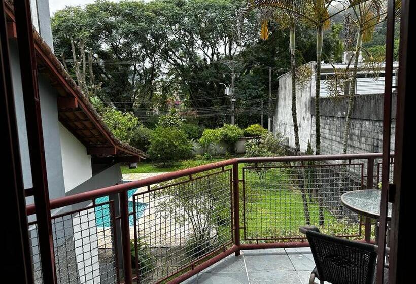 Quarto Familiar, Village Hostel