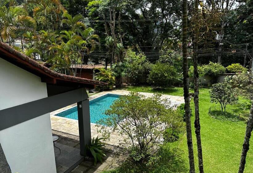 اتاق خانوادگی, Village Hostel