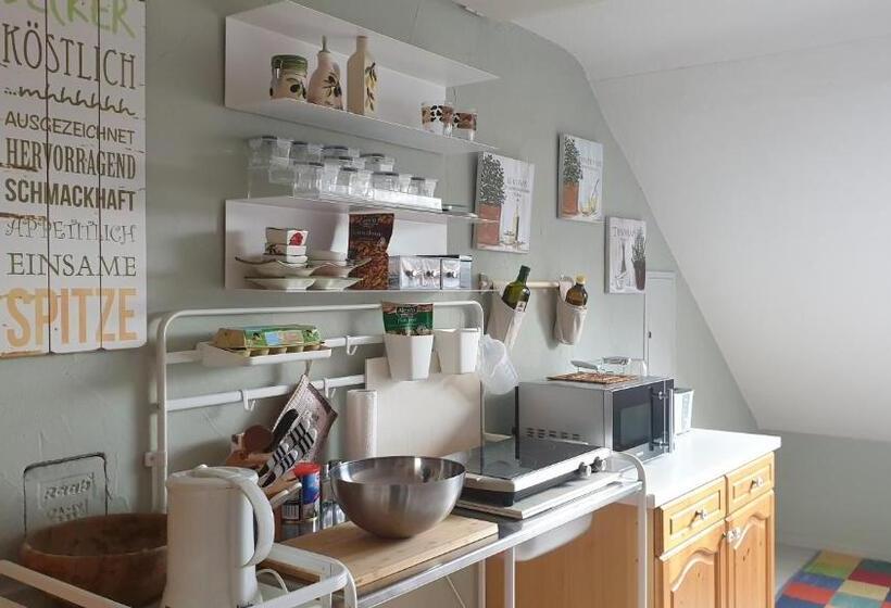 패밀리 스위트, Evis Cottage