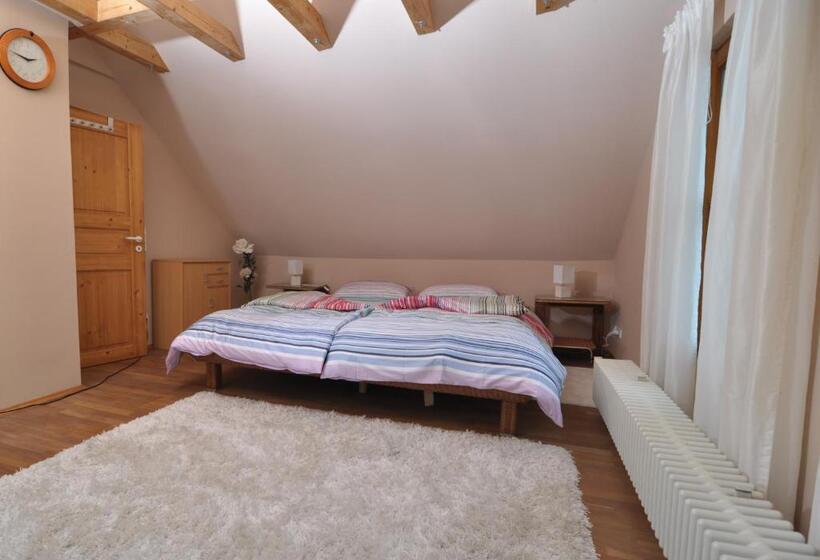 패밀리 스위트, Evis Cottage