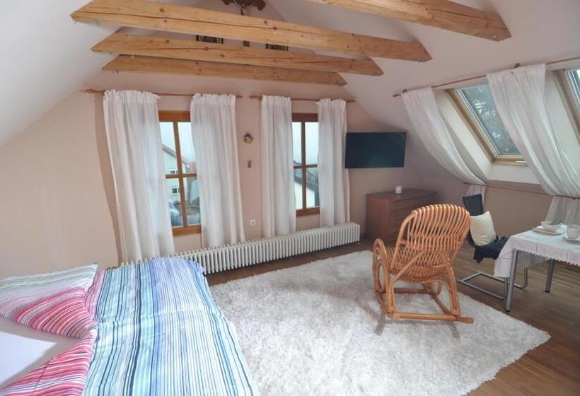 패밀리 스위트, Evis Cottage