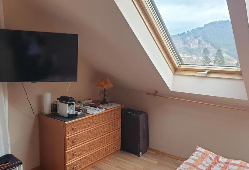 패밀리 스위트, Evis Cottage