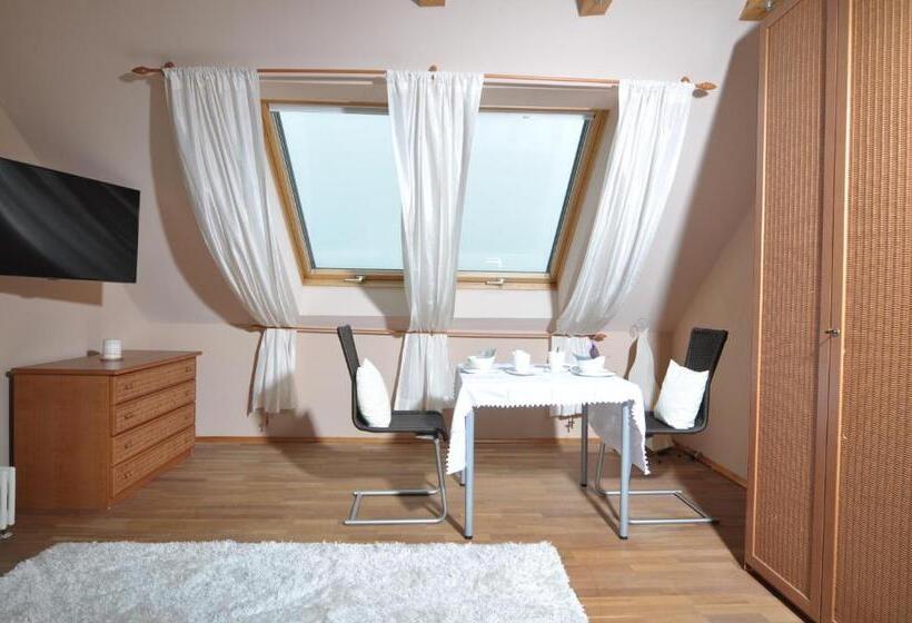 패밀리 스위트, Evis Cottage