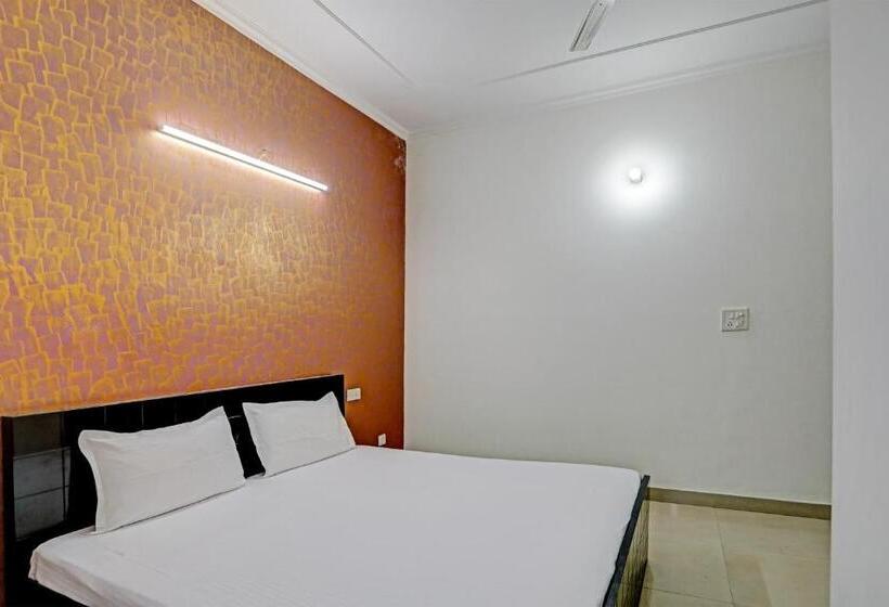 اتاق کلاسیک سه تخته, Taj Guest House