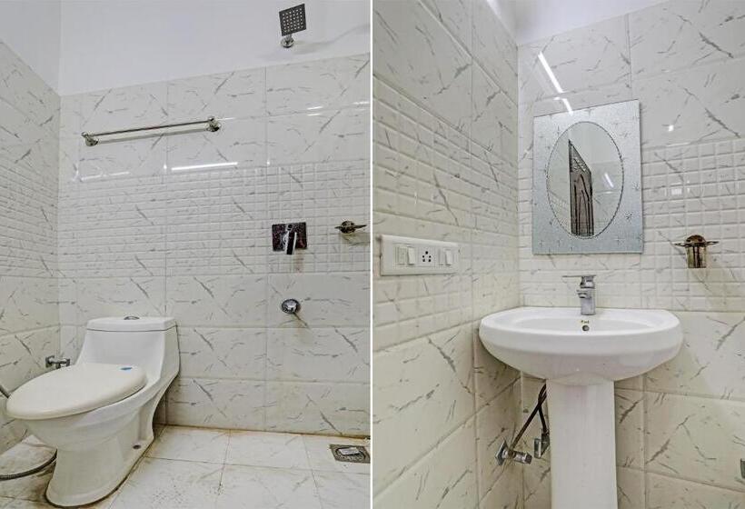 اتاق کلاسیک سه تخته, Taj Guest House