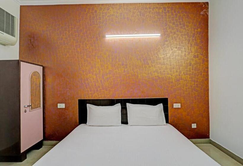 اتاق کلاسیک سه تخته, Taj Guest House