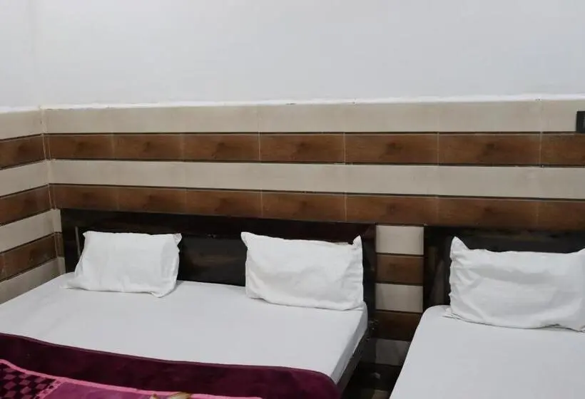 キングサイズベッドのデラックスルーム, K.d. Dham Near Prem Mandir