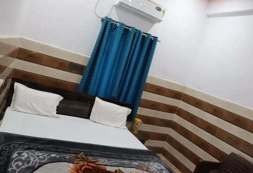 デラックスルーム, K.d. Dham Near Prem Mandir