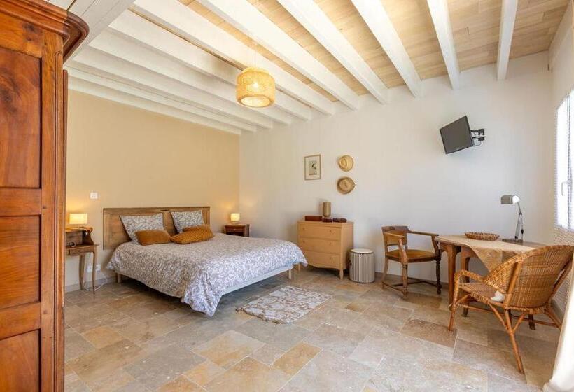 غرفة قياسية مطلّة علي حمام السباحة, L As De Seur