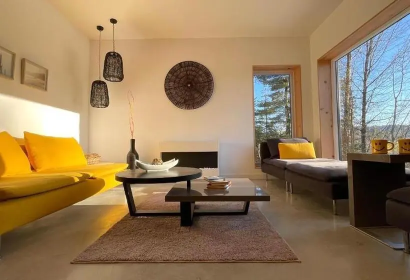 山の見えるスーペリアルーム, Nature Eco Suite In Wakefield Quebec