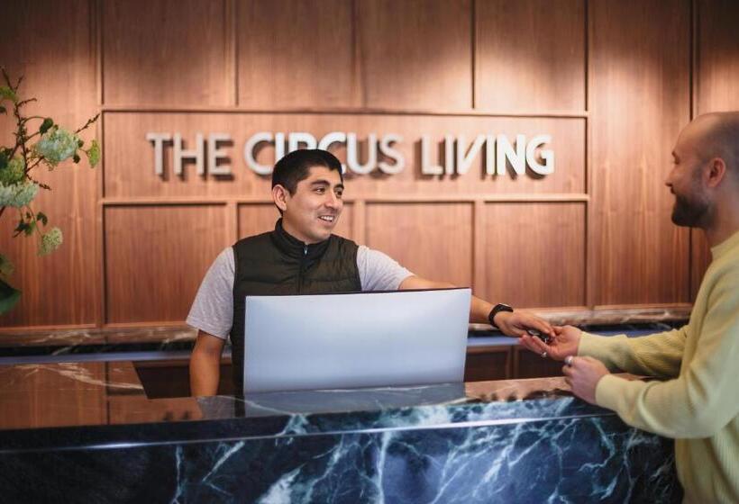 استودیوی استاندارد, The Circus Living