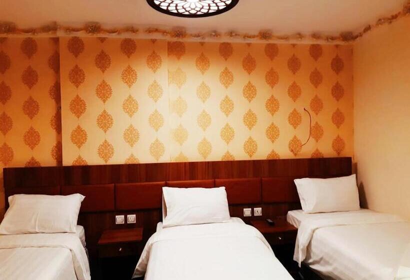 غرفة قياسية ثلاثية, فندق انوار المشاعرالفندقية