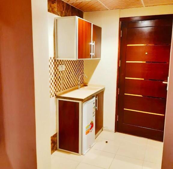 غرفة قياسية رباعية, فندق انوار المشاعرالفندقية