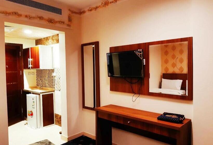 غرفة قياسية رباعية, فندق انوار المشاعرالفندقية