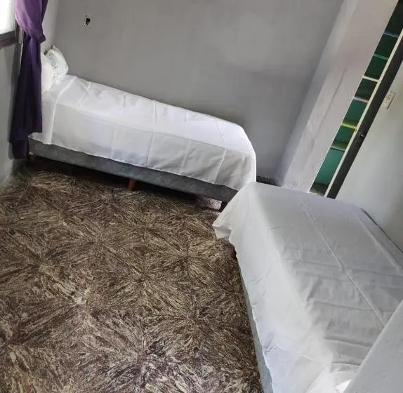 ルームシェアのワンベッド, Hostel Dakini Lomas
