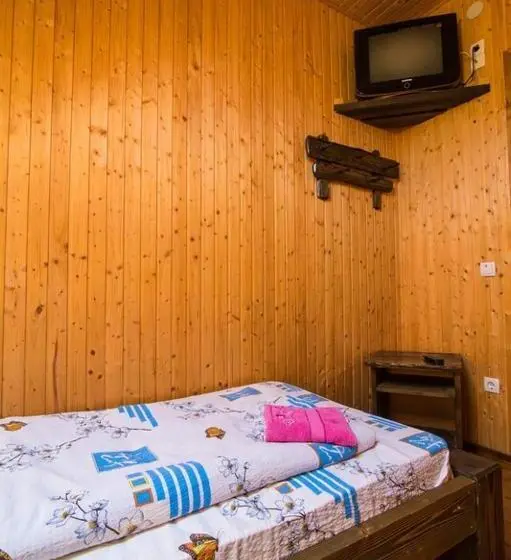 Standard Neljän Hengen Huone Jaettu Kylpyhuone, кремениця