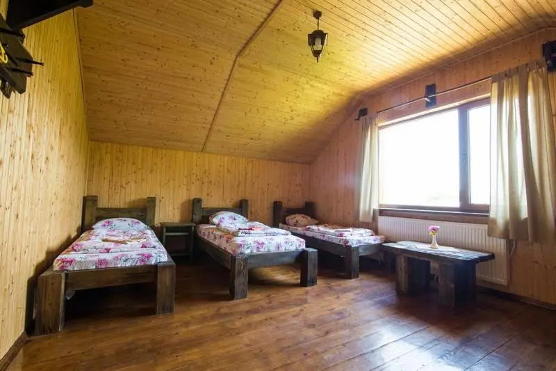 Standard Neljän Hengen Huone Jaettu Kylpyhuone, кремениця