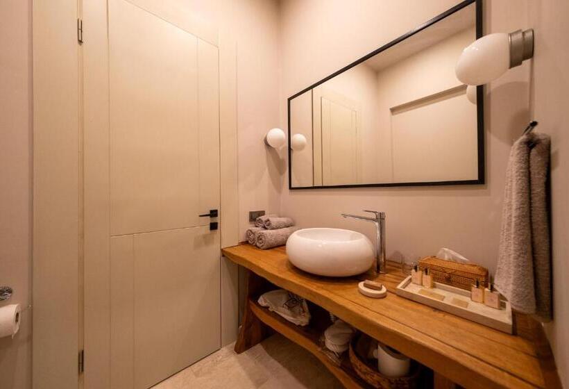 Pokój Standard z Balkonem, Mani̇ci̇ çi̇ftli̇k