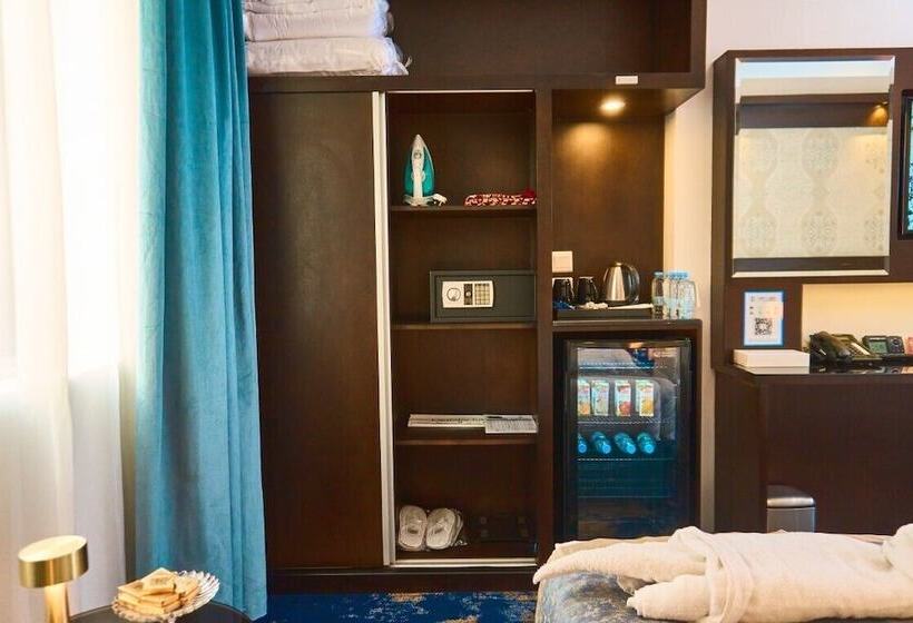 غرفة قياسية ثلاثية, Selat Al Bait