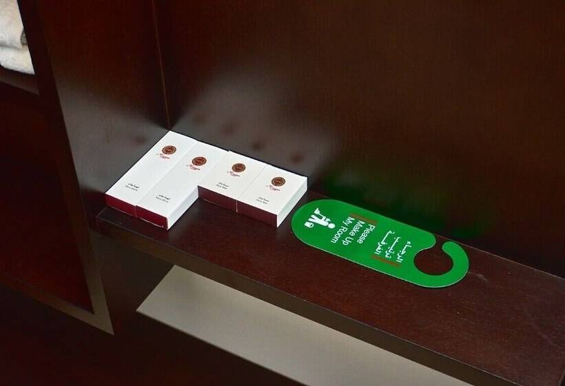 غرفة قياسية ثلاثية, Selat Al Bait