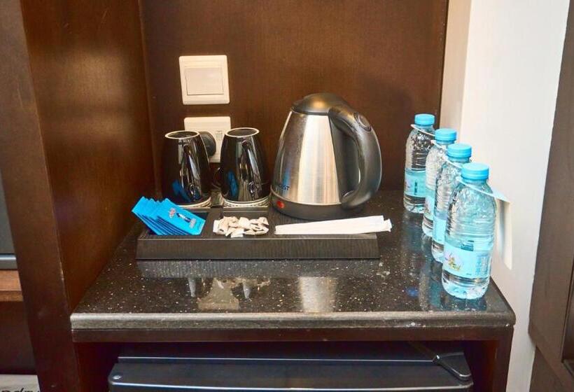 غرفة قياسية ثلاثية, Selat Al Bait