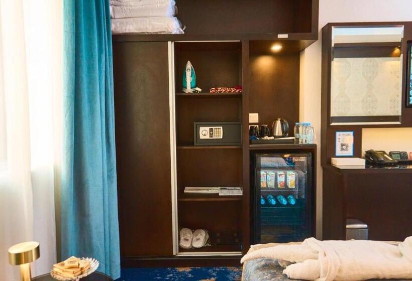 غرفة قياسية ثلاثية, Selat Al Bait