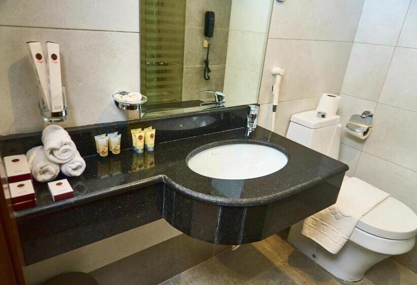 غرفة قياسية ثلاثية, Selat Al Bait