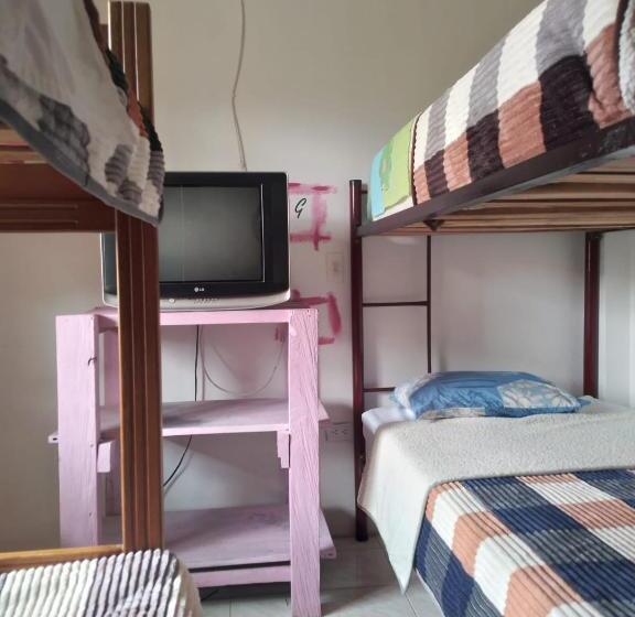 سرير فى غرفة مشتركه, Casa De La Abuela