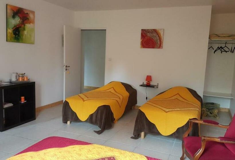 Семейный Номер, La Colline Des Endrevies