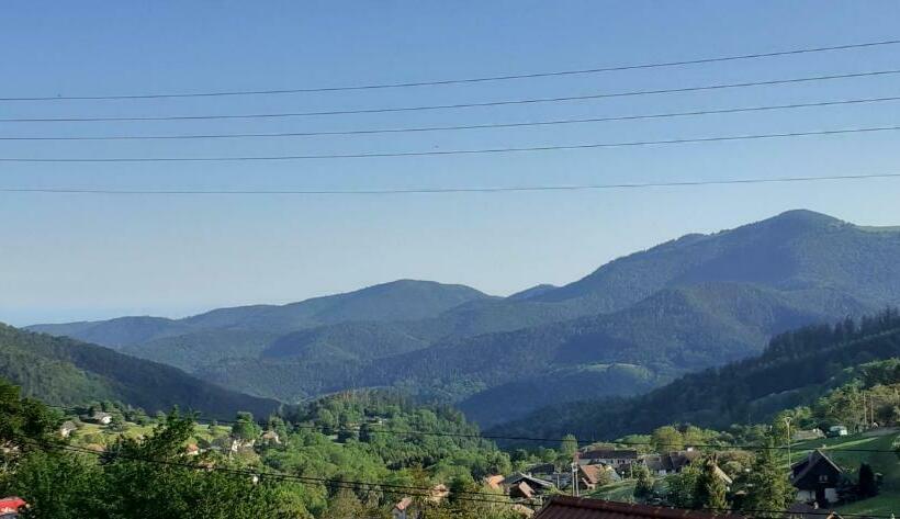 חדר סטנדרט נוף להרים, Les Lupins