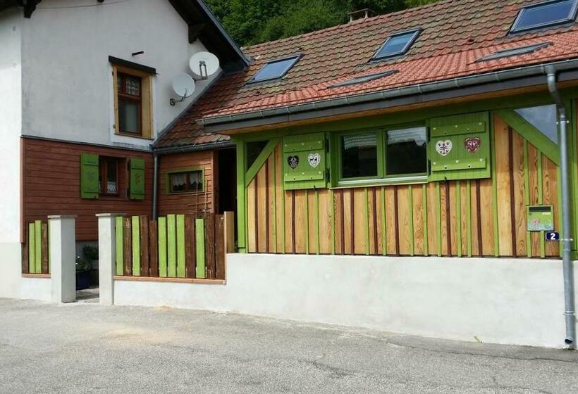 חדר סטנדרט נוף להרים, Les Lupins